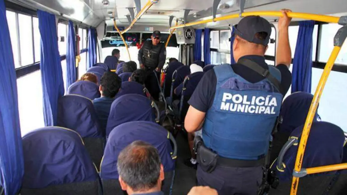 Reportan tres asaltos a unidades del transporte público en Puebla